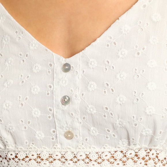 Lulus Eyelet laced cropped tank - Picture 5 of 7